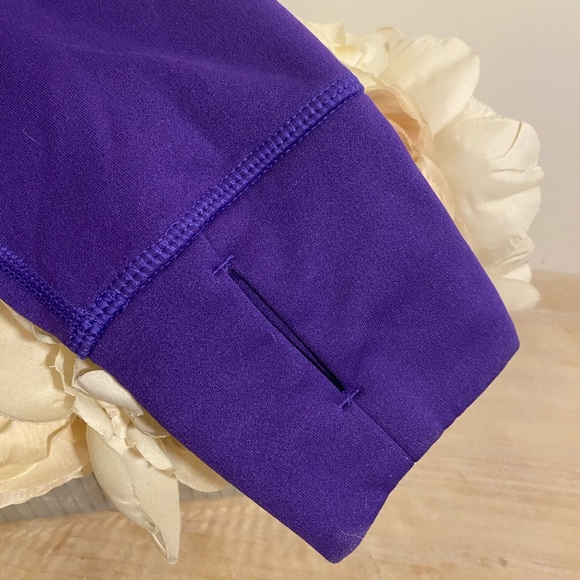 Like new!! Nike Therma- Fit Sweatshirt - Picture 4 of 5